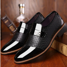Load image into Gallery viewer, Men's shoes Leather Embossing Classic Fashion Luxury men shoes Wear-resistant Non slip Mans footwear Anti-slip Black shoes