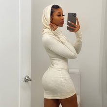 Load image into Gallery viewer, Robe moulante à manches longues et capuche