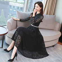 Load image into Gallery viewer, Robe mi-longue en dentelle
