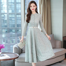 Load image into Gallery viewer, Robe mi-longue en dentelle

