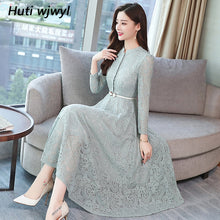 Load image into Gallery viewer, Robe mi-longue en dentelle

