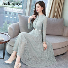 Load image into Gallery viewer, Robe mi-longue en dentelle

